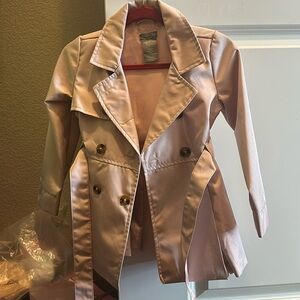 Girls TAHARI trench coat like new in perfect condition.